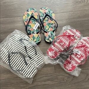 Old Navy Christmas Floral and Citrus Flip Flops Bundle size 7